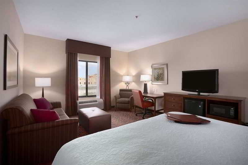 Hampton Inn & Suites Williston