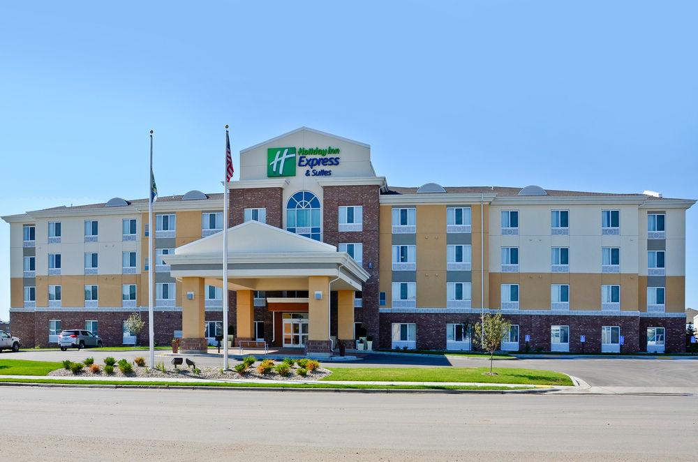 Holiday Inn Express Hotel & Suites Williston