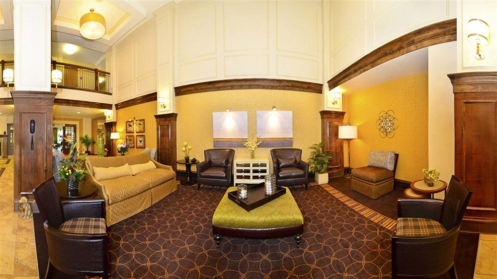 Holiday Inn Express Hotel & Suites Williston