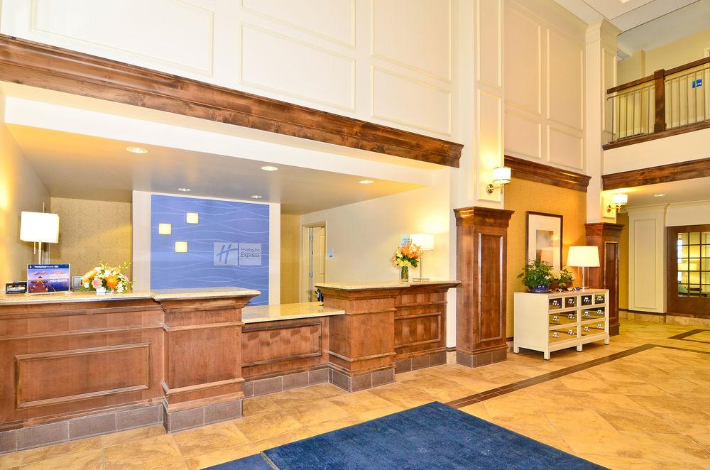 Holiday Inn Express Hotel & Suites Williston