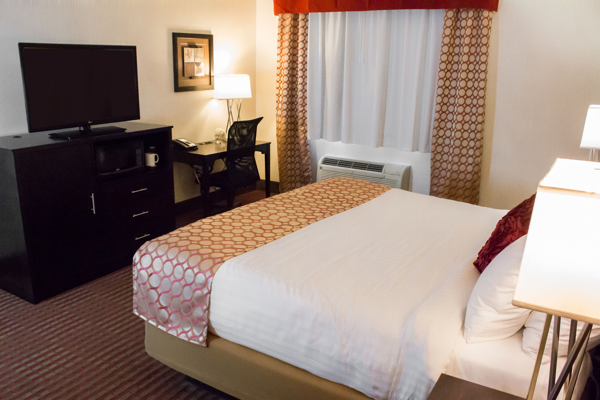 The Grand Williston Hotel & Conference Center