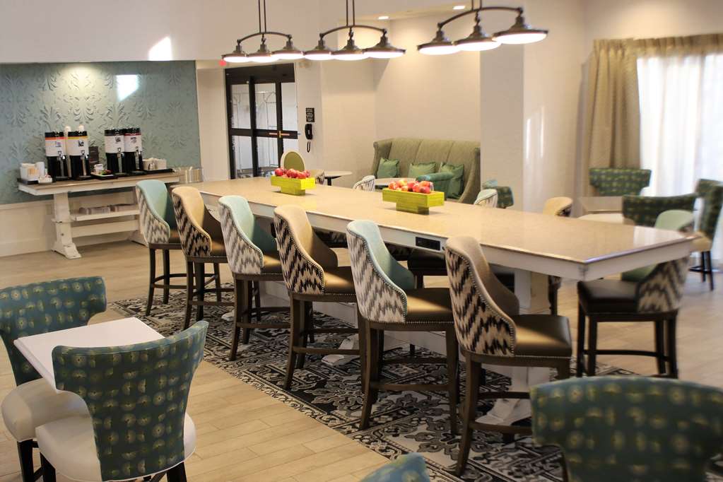 Hampton Inn & Suites Alliance