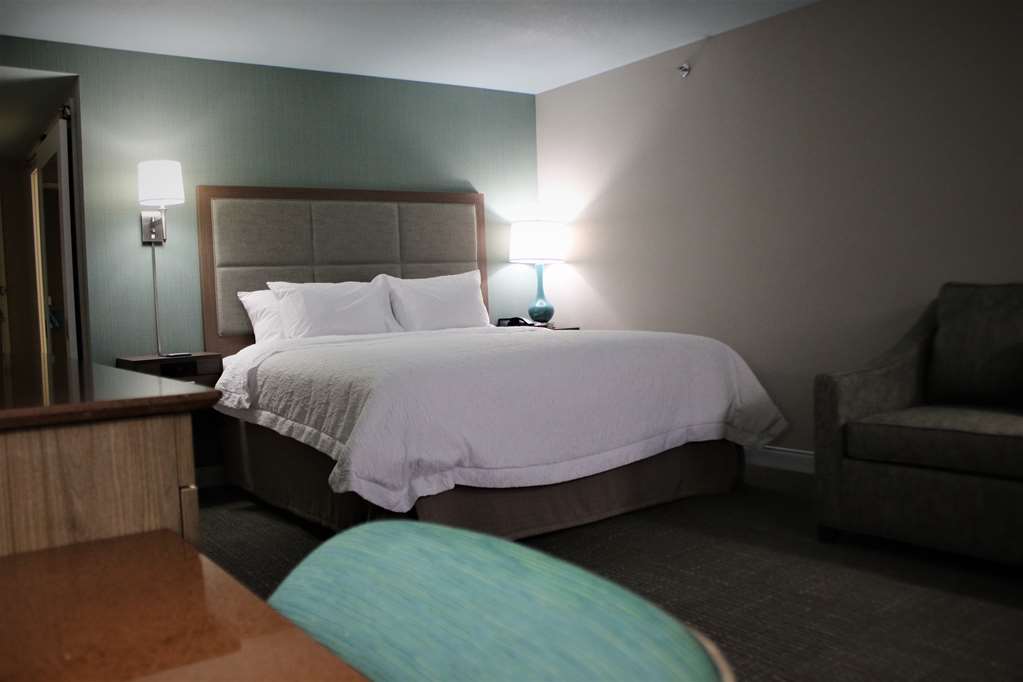 Hampton Inn & Suites Alliance