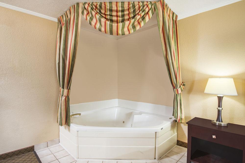 Red Roof Inn Ashtabula - Austinburg