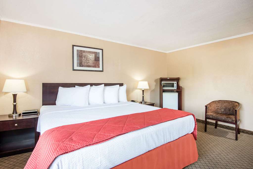 Red Roof Inn Ashtabula - Austinburg