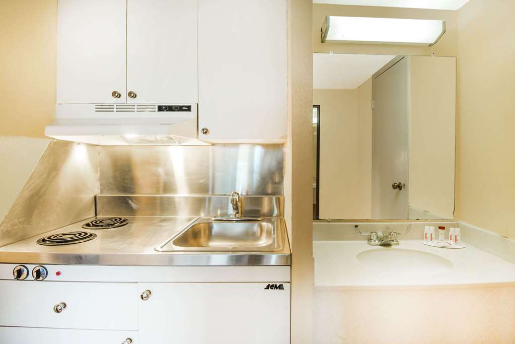 Red Roof Inn Ashtabula - Austinburg