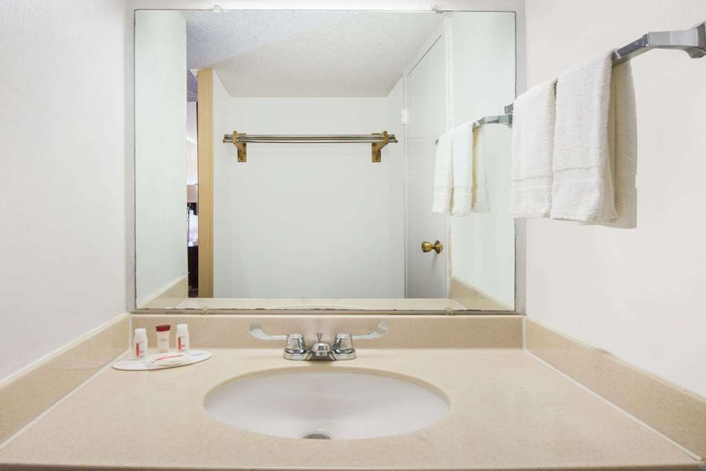 Red Roof Inn Ashtabula - Austinburg