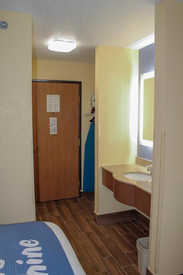 Days Inn by Wyndham Batavia