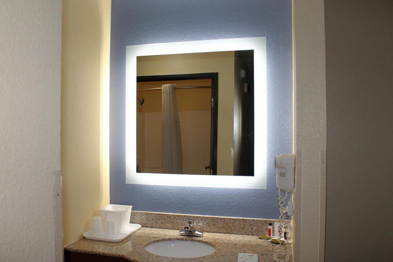 Days Inn by Wyndham Batavia