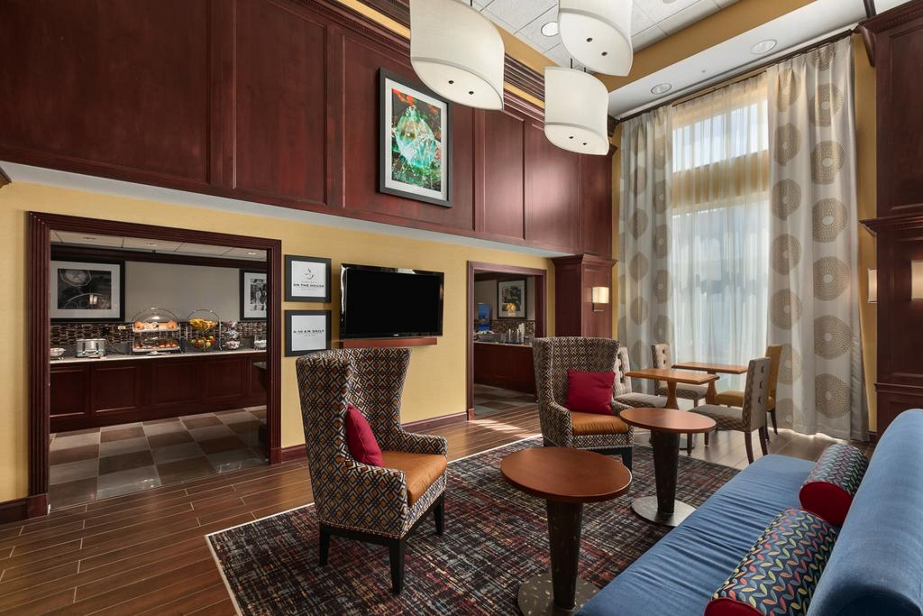 Hampton Inn & Suites Cleveland-Beachwood