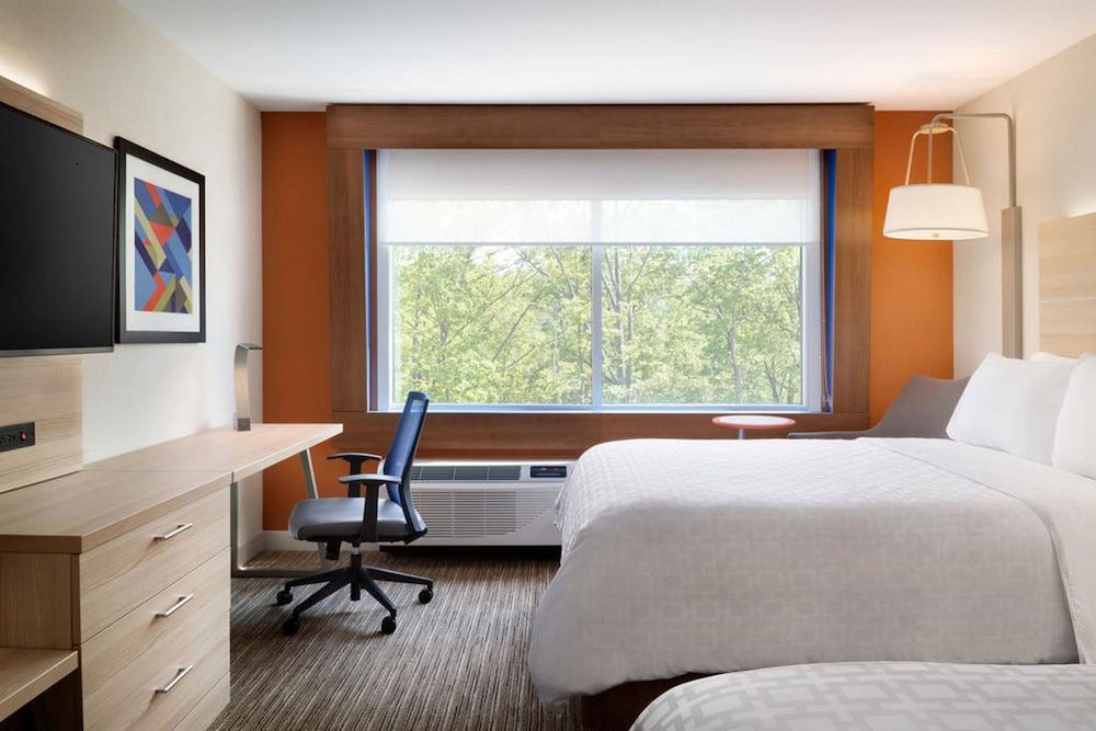 Holiday Inn Express & Suites Dayton East - Beavercreek