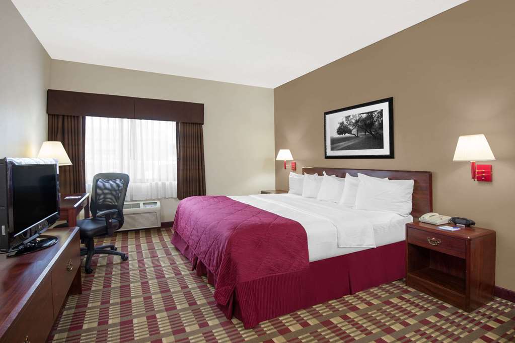Baymont Inn & Suites Boston Heights/Hudson