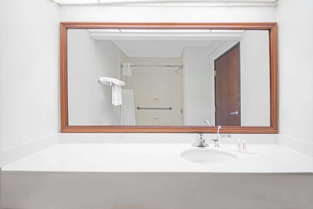 Baymont Inn & Suites Boston Heights/Hudson