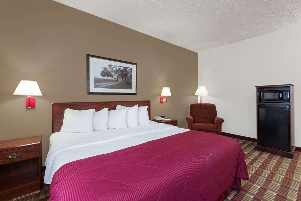 Baymont Inn & Suites Boston Heights/Hudson