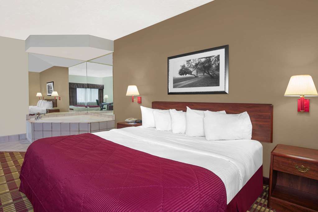 Baymont Inn & Suites Boston Heights/Hudson