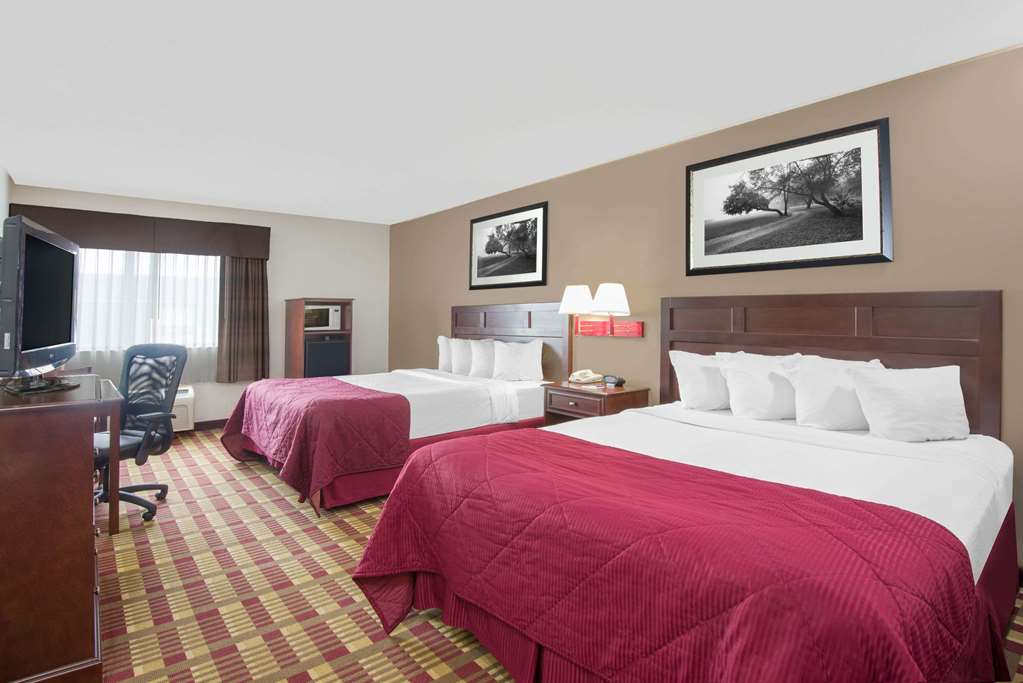 Baymont Inn & Suites Boston Heights/Hudson