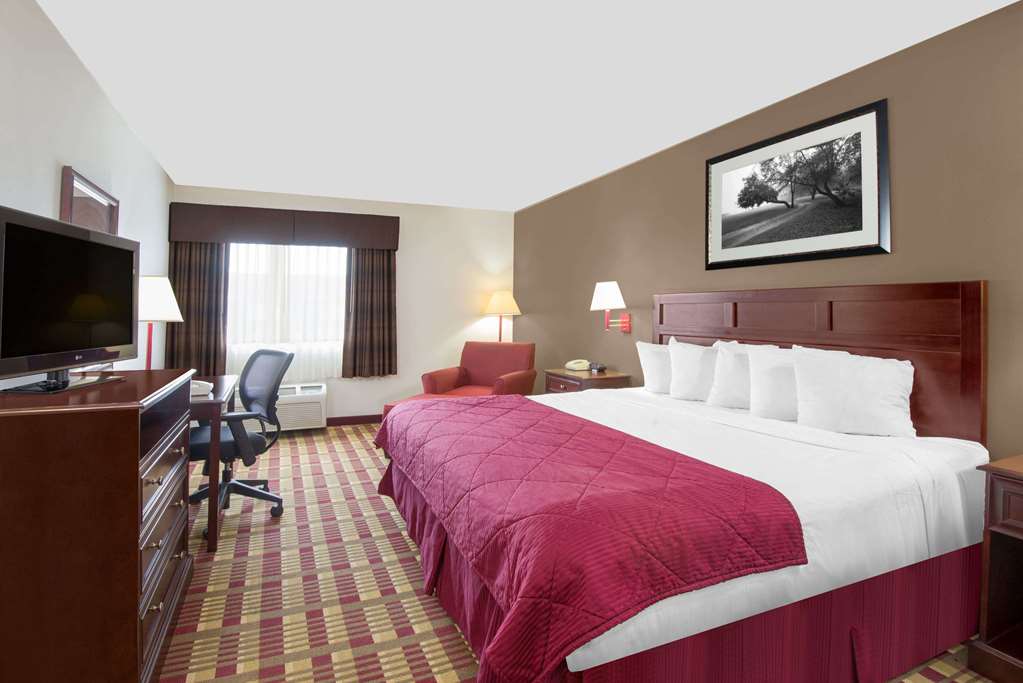 Baymont Inn & Suites Boston Heights/Hudson