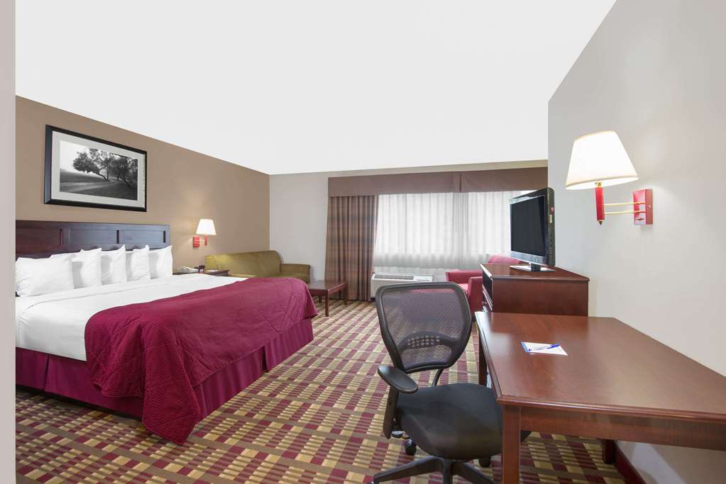 Baymont Inn & Suites Boston Heights/Hudson