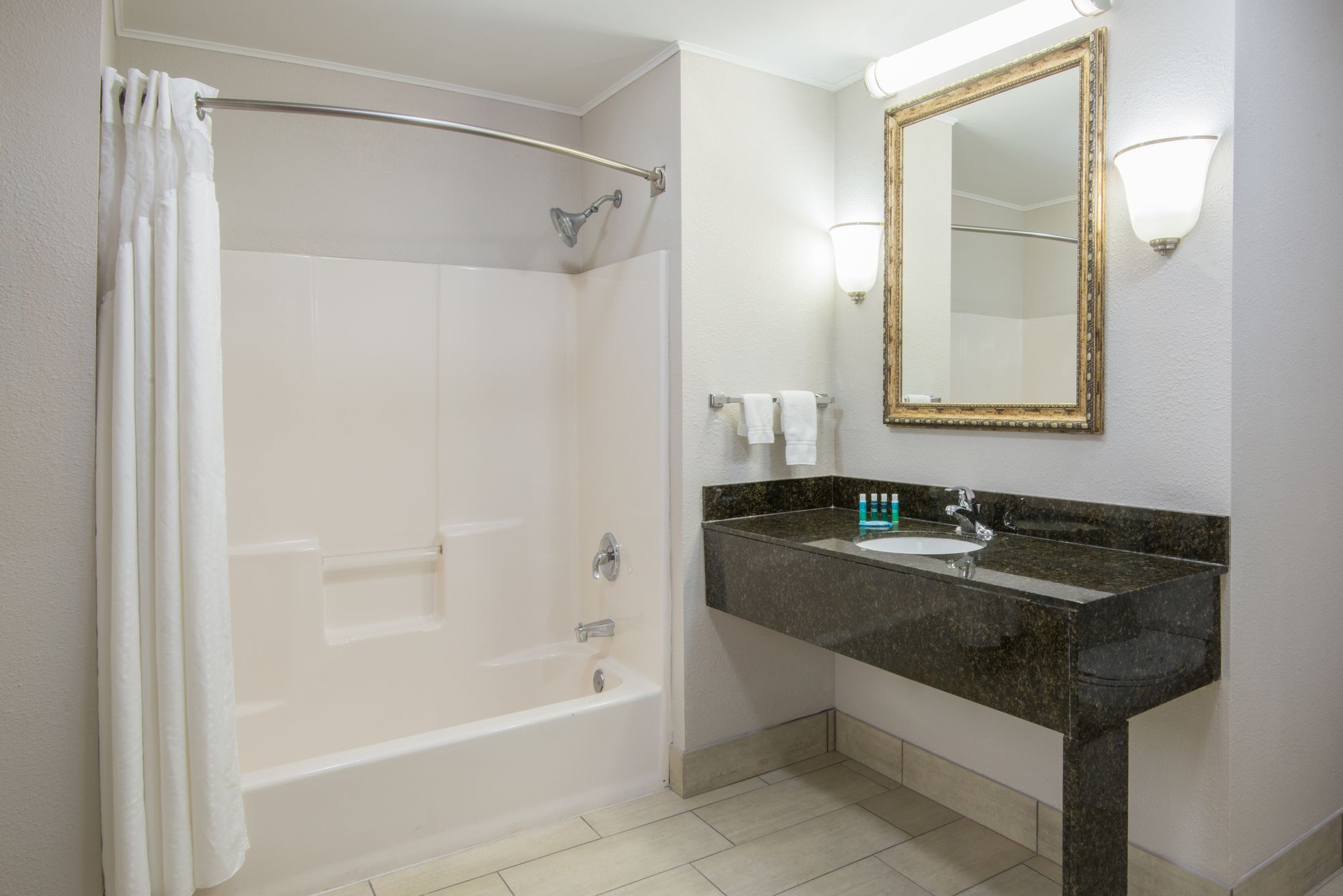 Holiday Inn Express Cleveland Airport - Brook Park