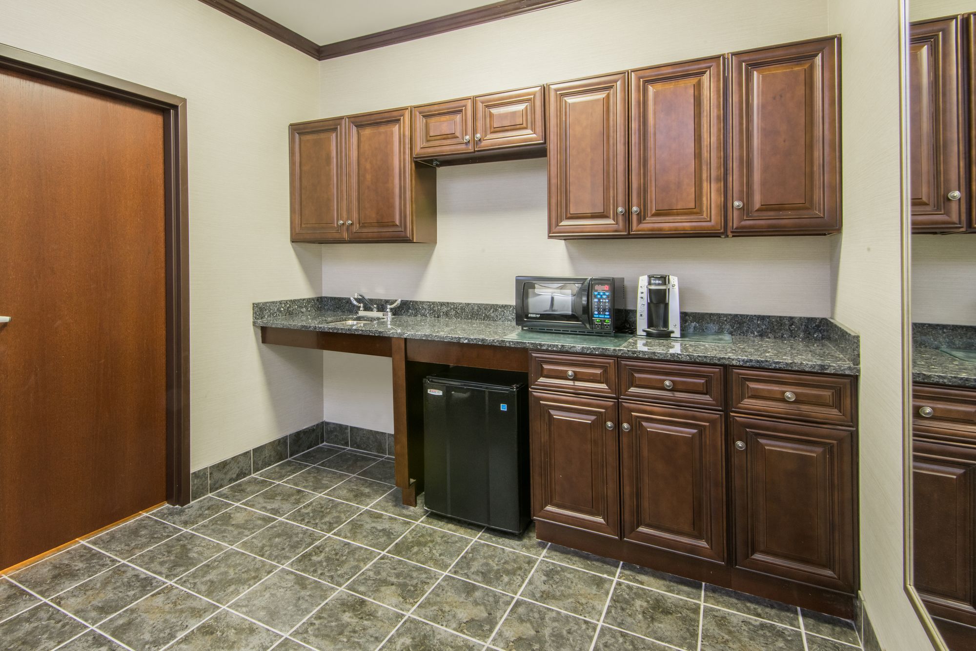 Holiday Inn Express Cleveland Airport - Brook Park