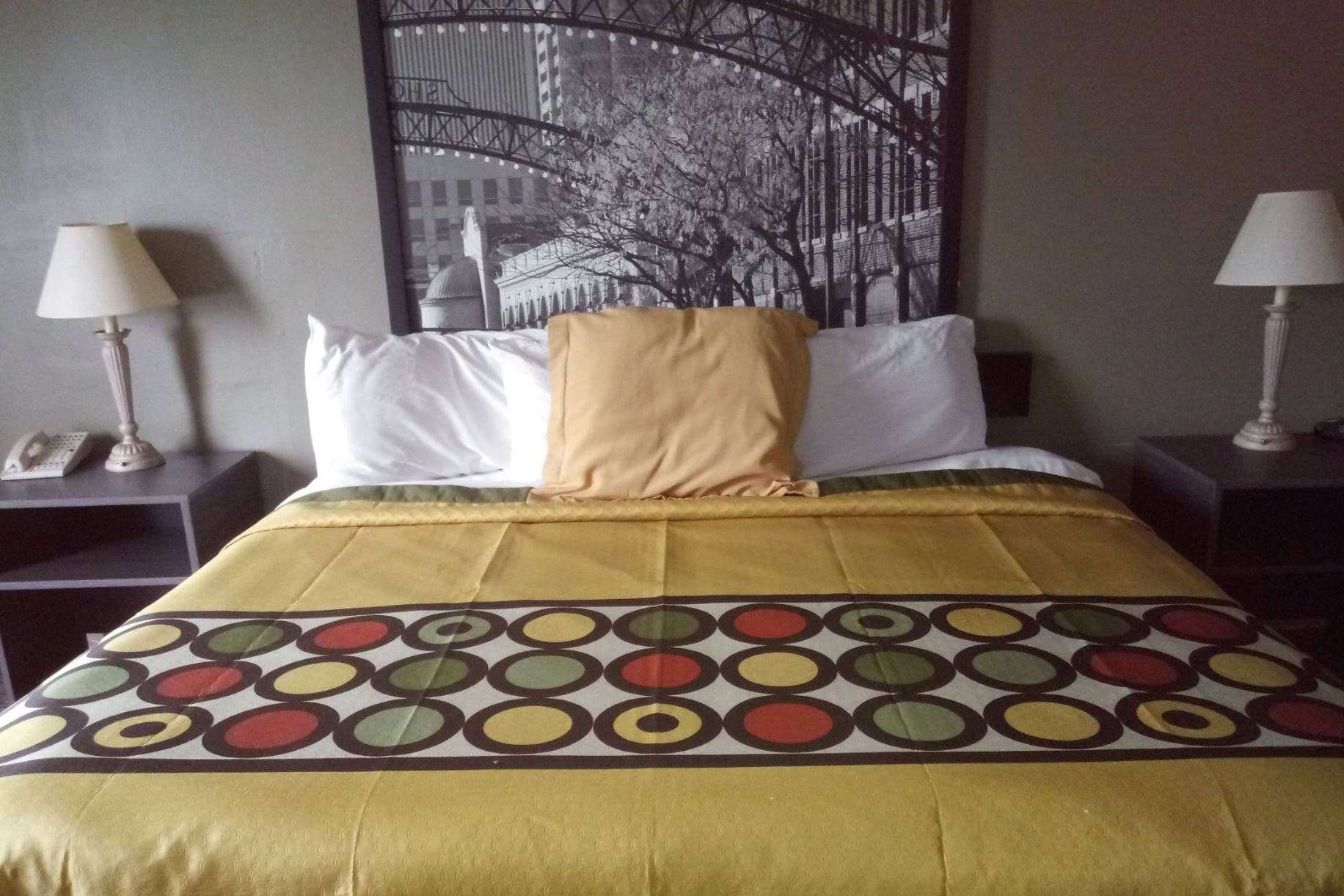 Howard Johnson by Wyndham Cleveland Airport