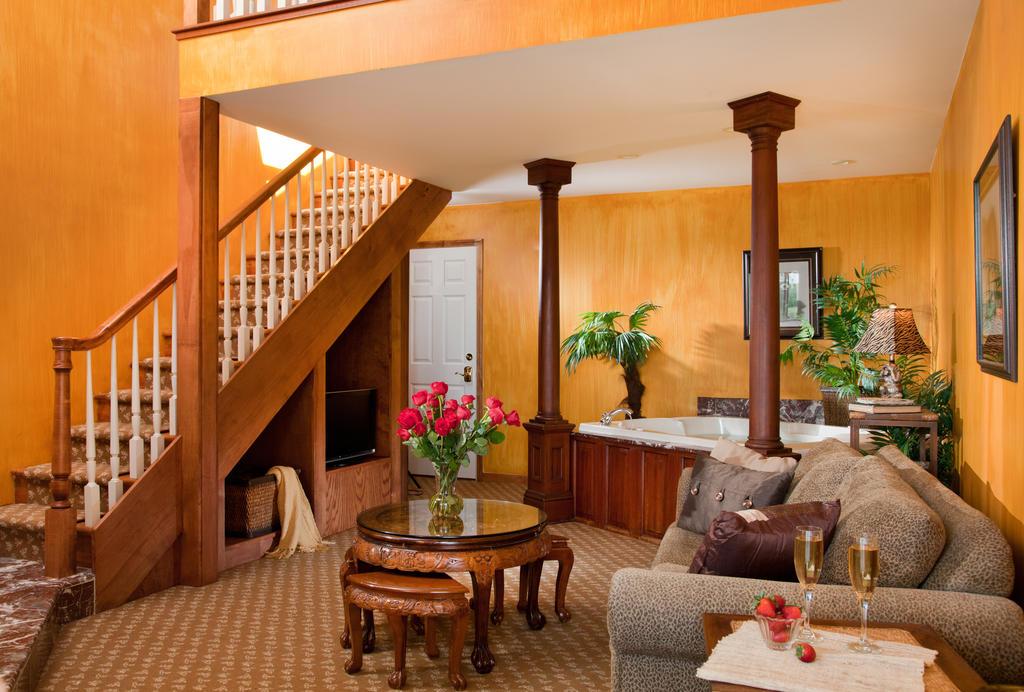 HideAway Country Inn