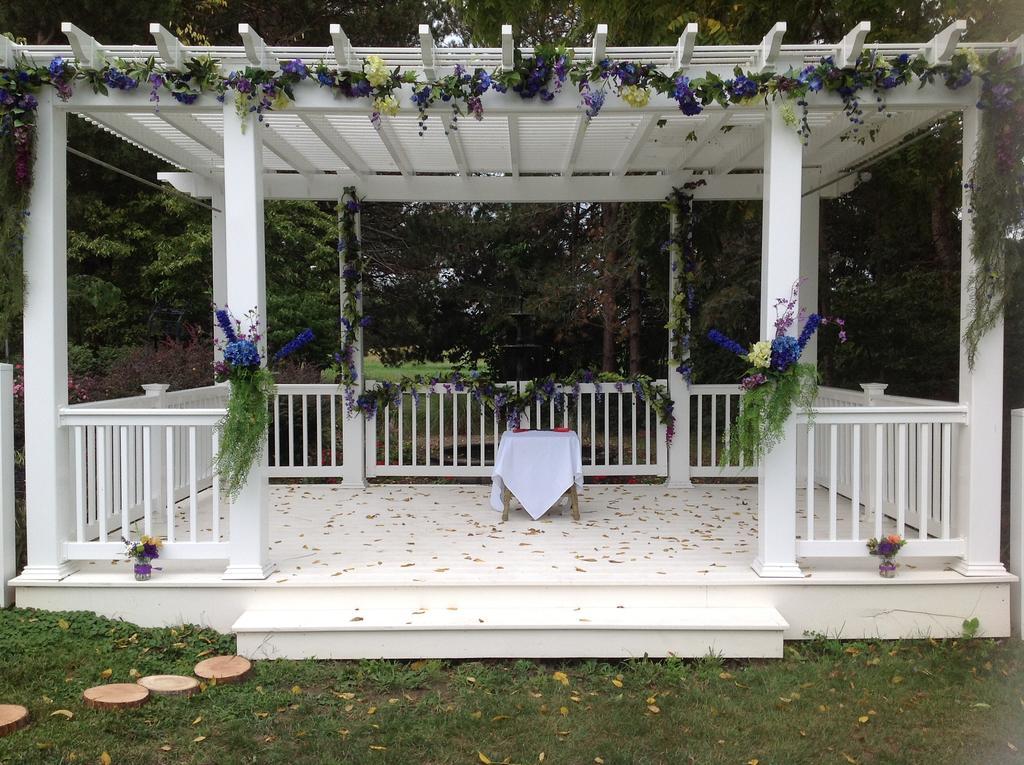 HideAway Country Inn