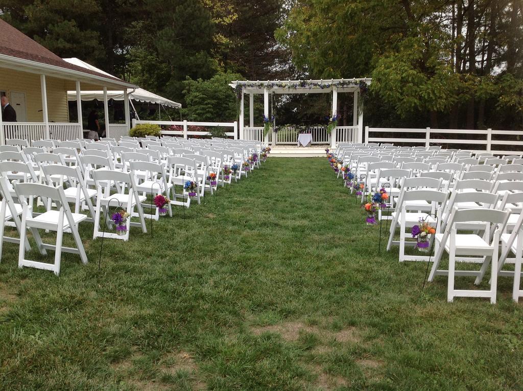 HideAway Country Inn