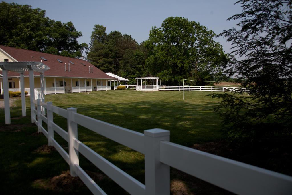 HideAway Country Inn