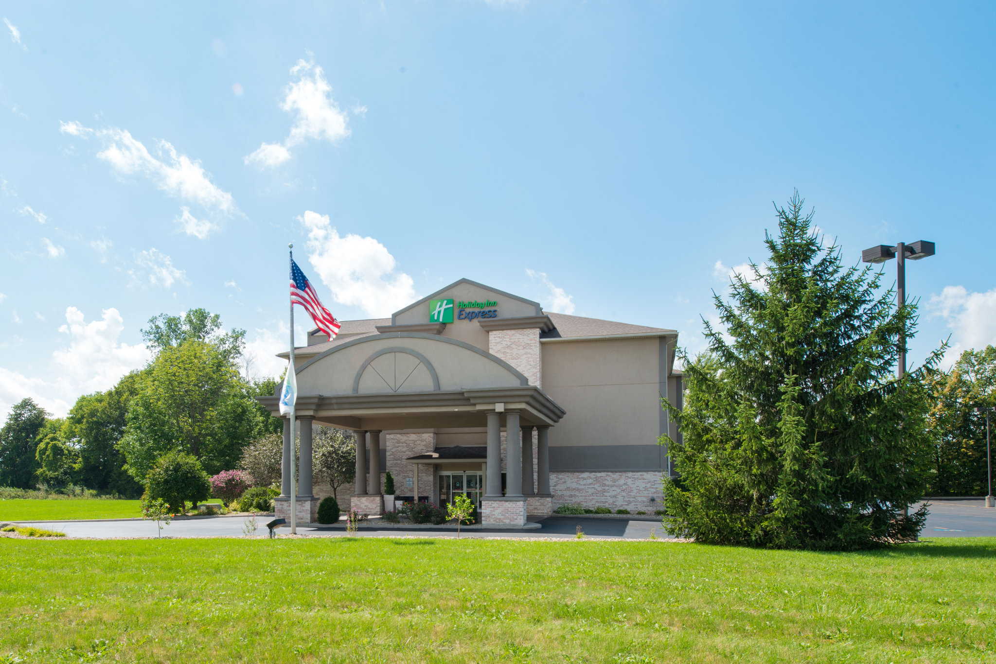 Holiday Inn Express & Suites Bucyrus