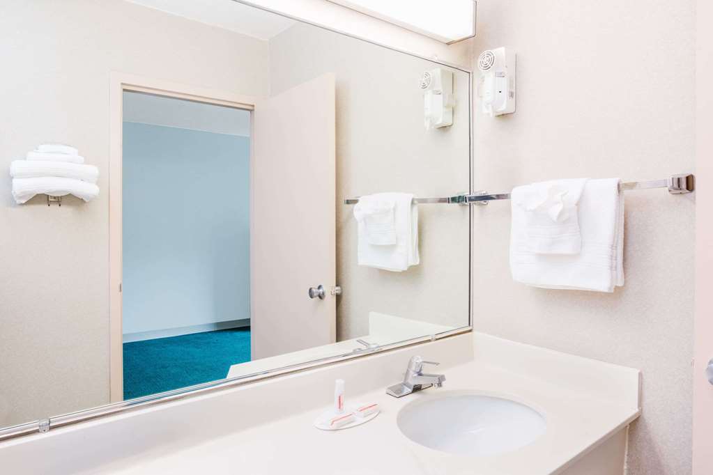 Days Inn by Wyndham Cambridge