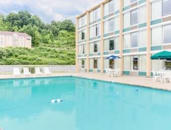 Days Inn by Wyndham Cambridge