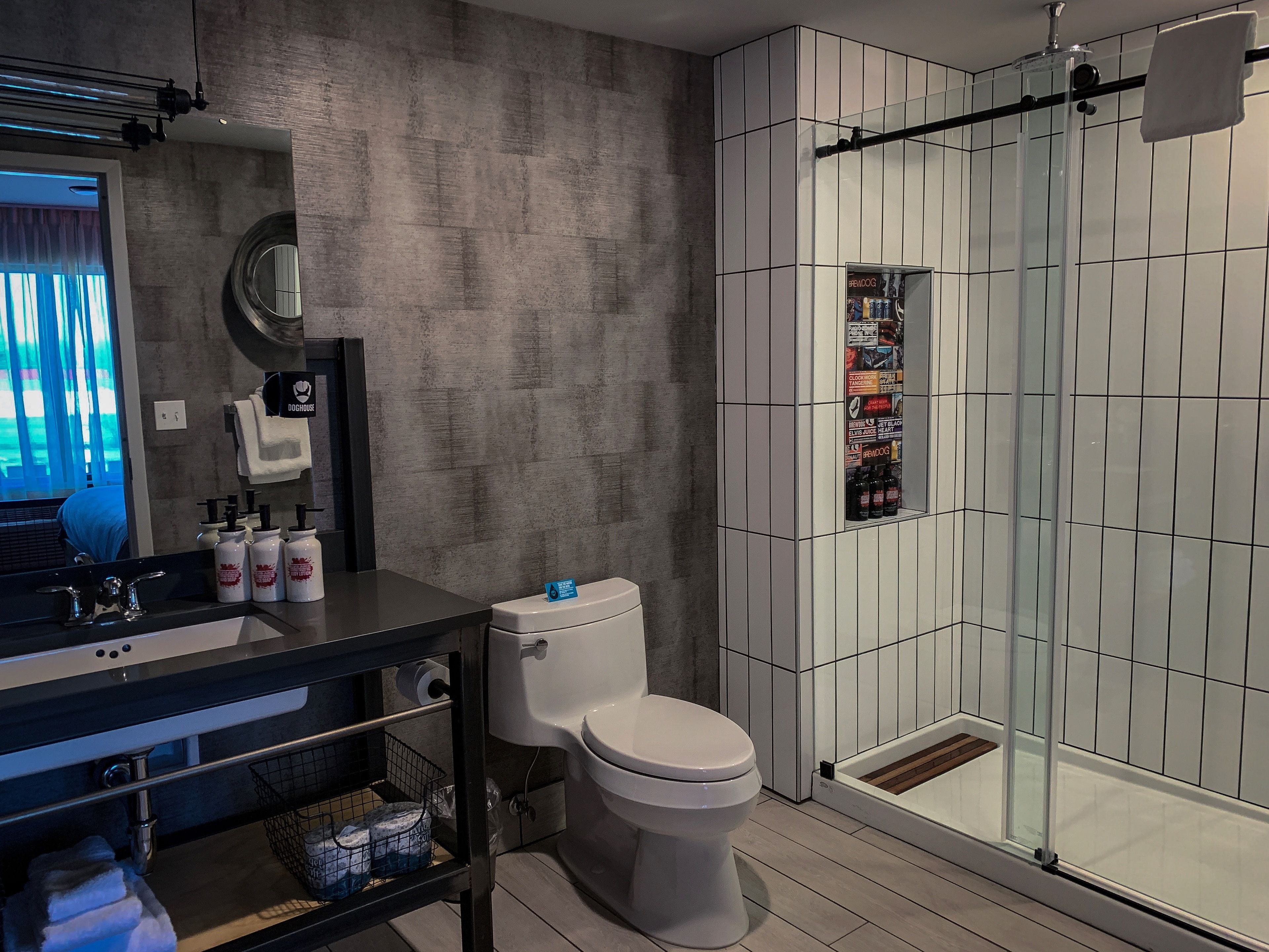 Doghouse Hotel & Brewery