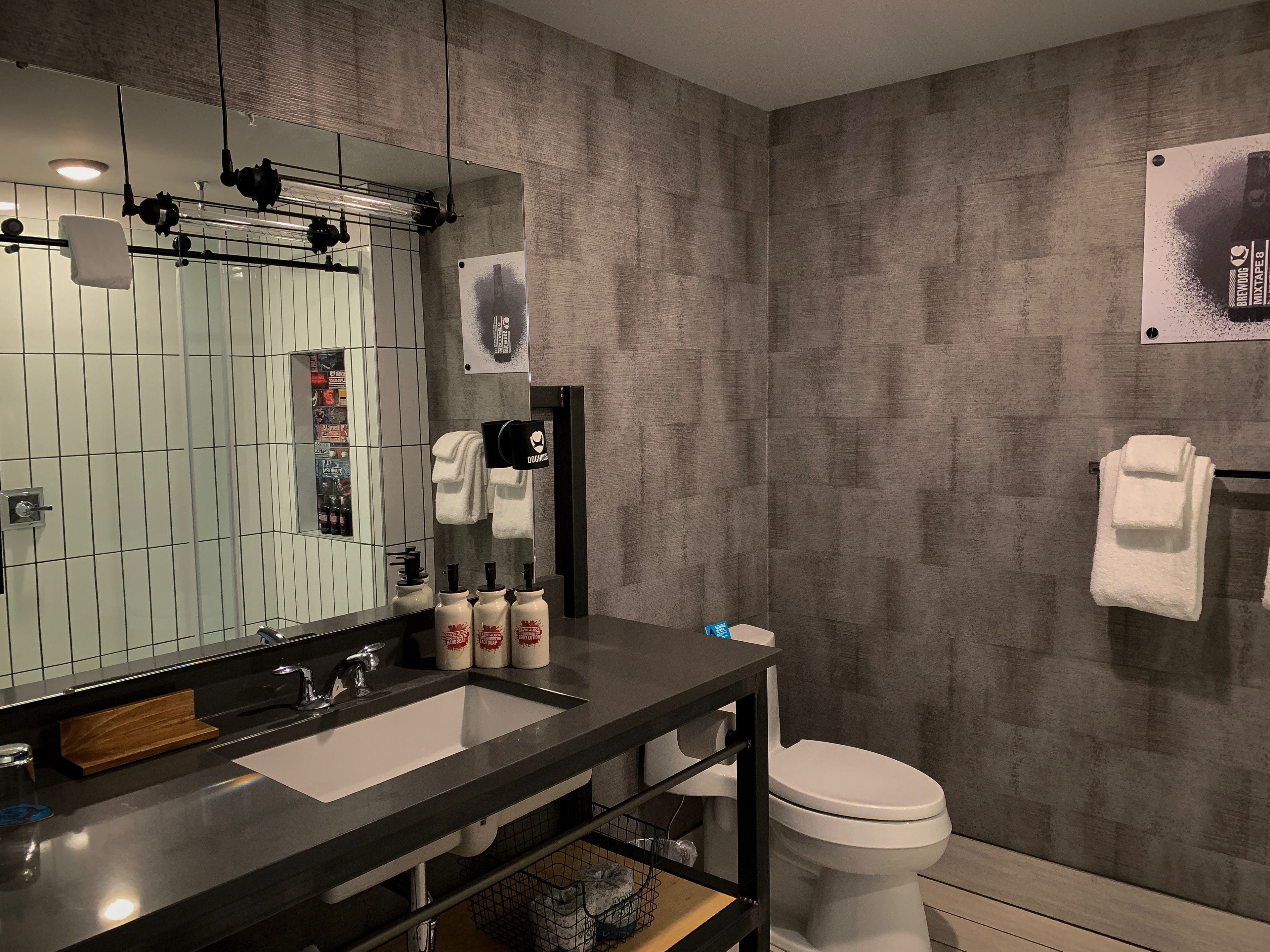 Doghouse Hotel & Brewery