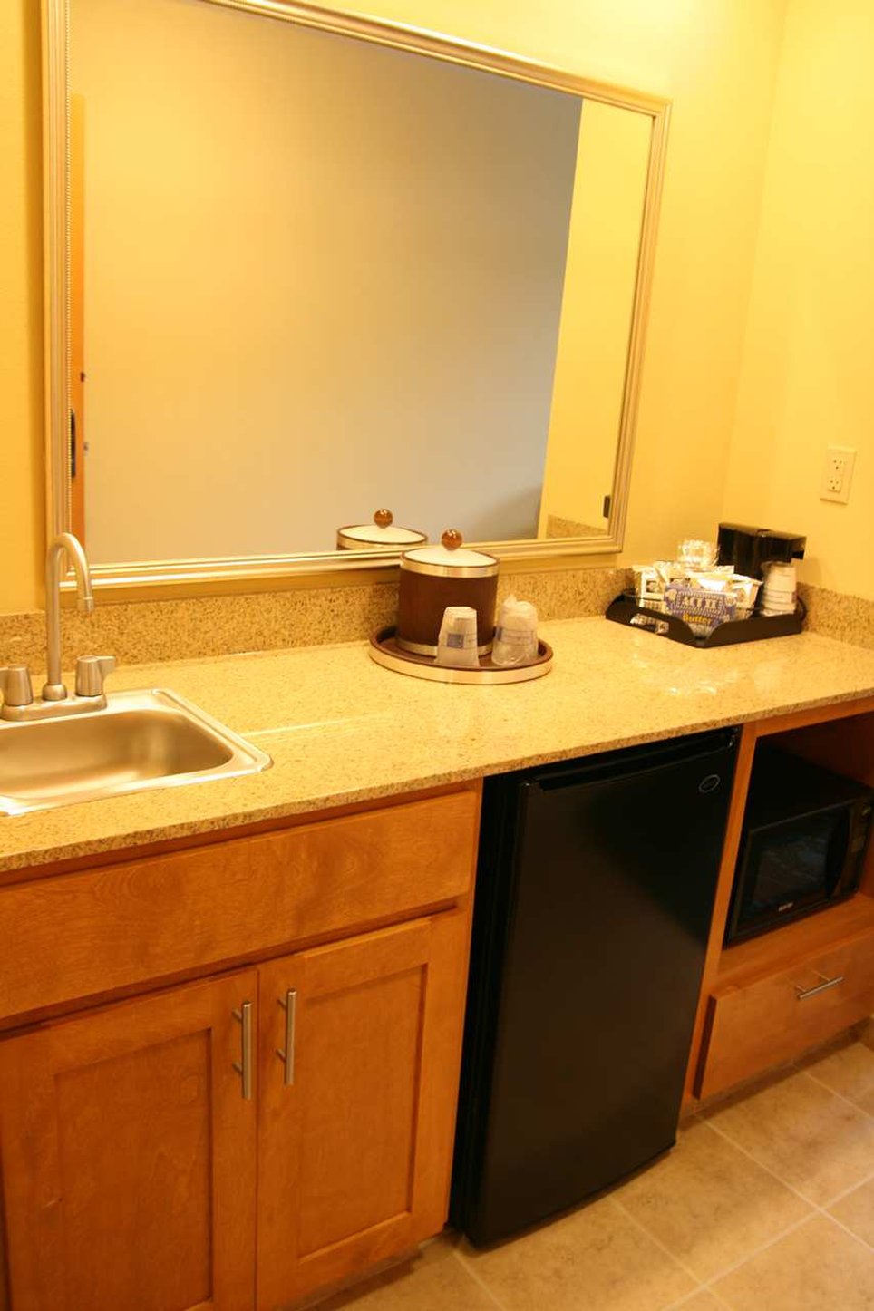Hampton Inn & Suites Canton