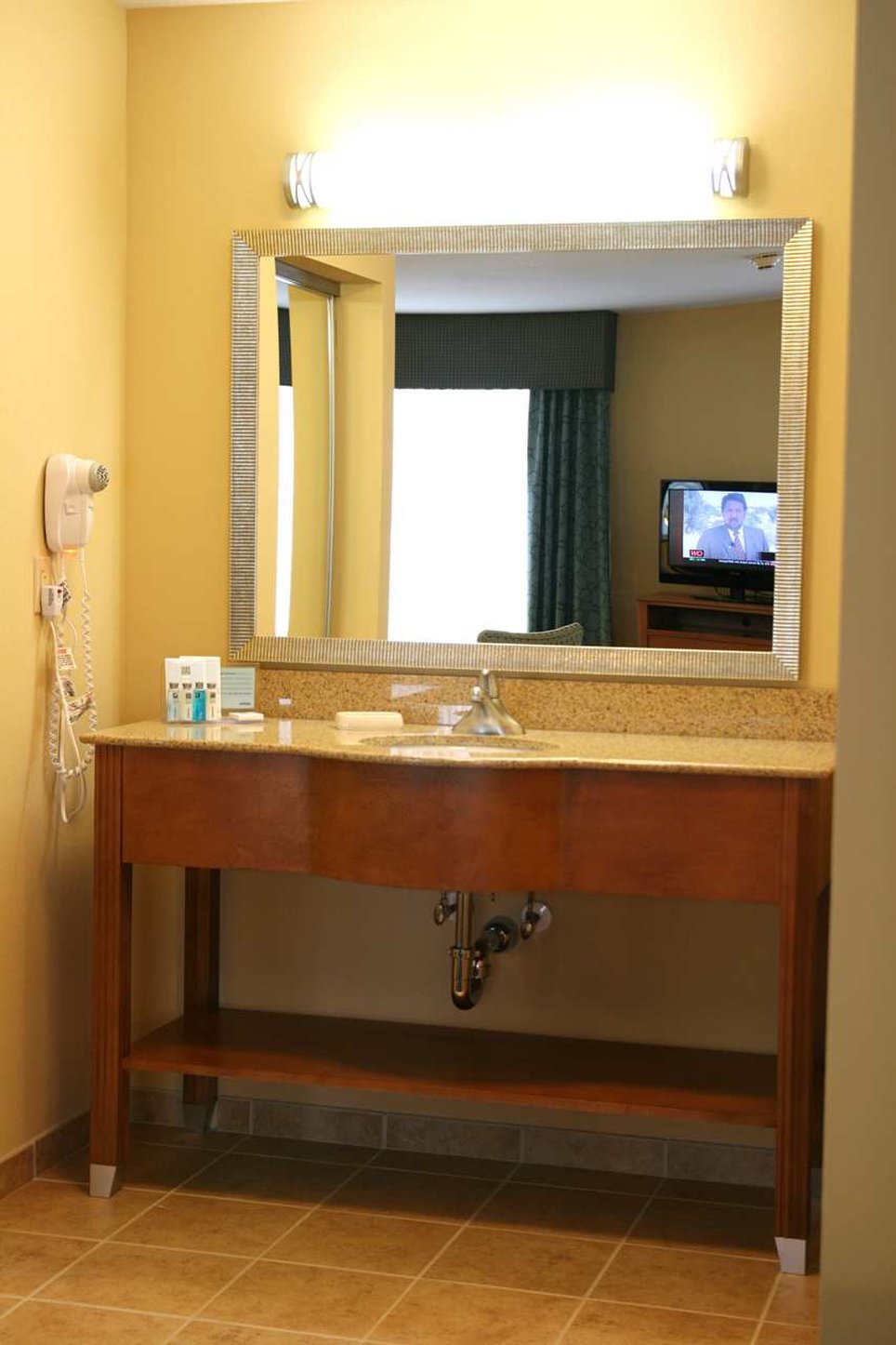 Hampton Inn & Suites Canton