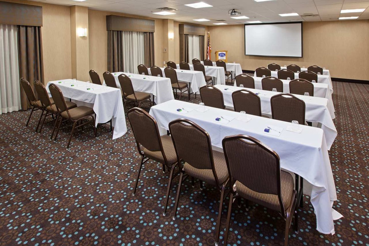 Hampton Inn & Suites Canton