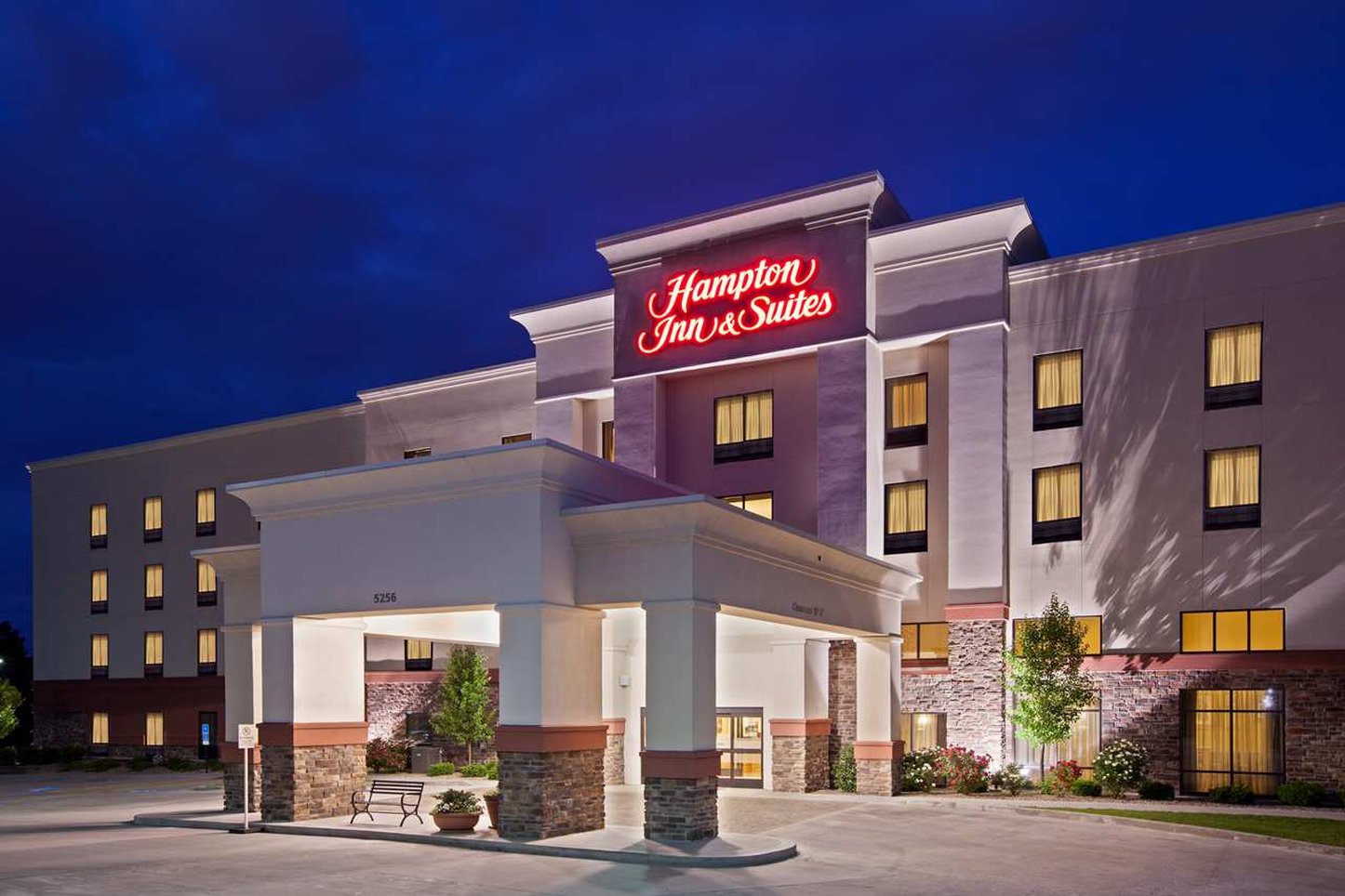 Hampton Inn & Suites Canton