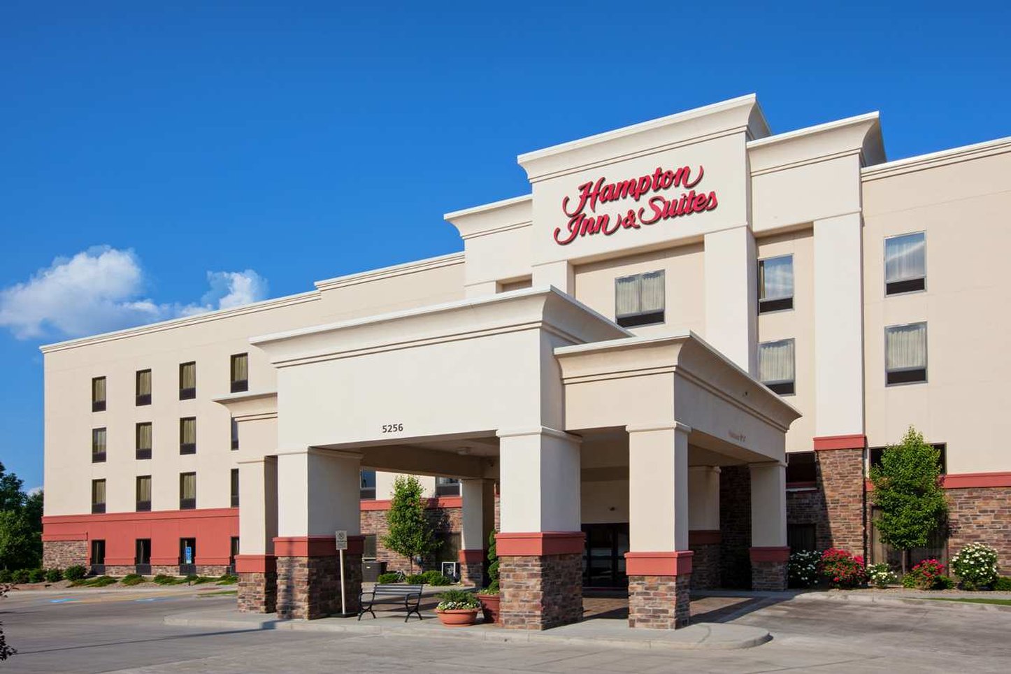 Hampton Inn & Suites Canton