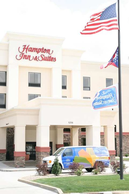 Hampton Inn & Suites Canton