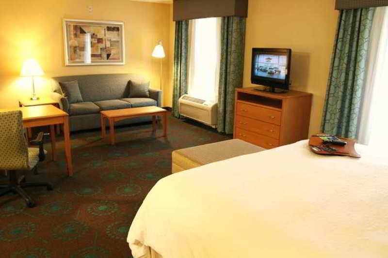 Hampton Inn & Suites Canton