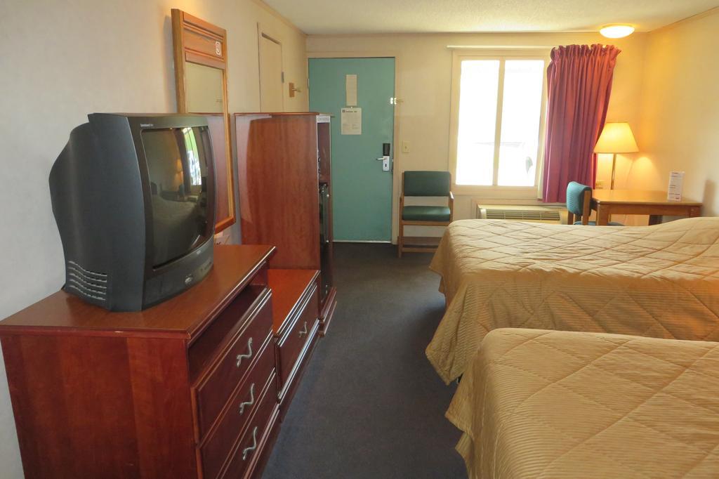 Knights Inn Canton
