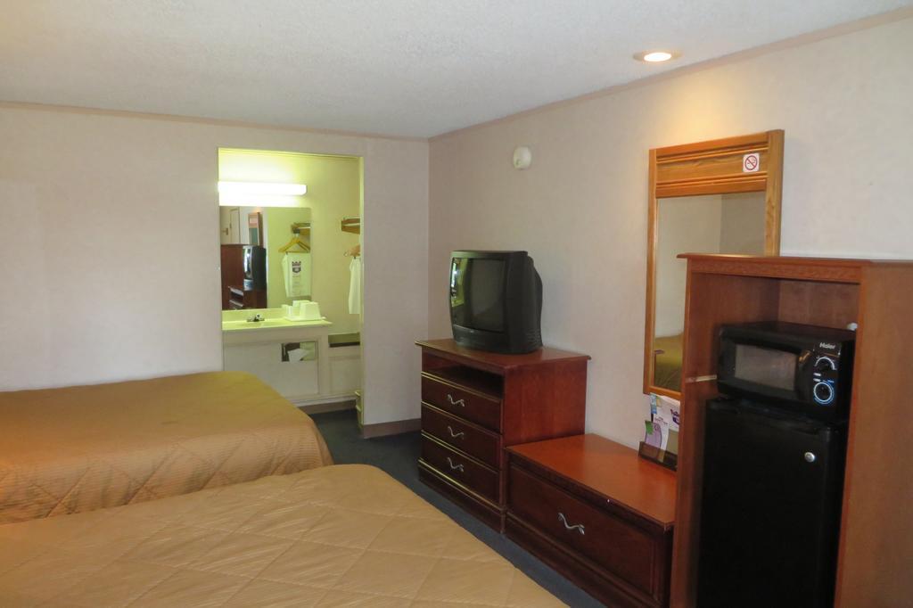 Knights Inn Canton