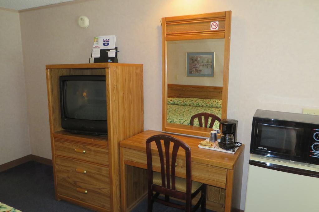 Knights Inn Canton