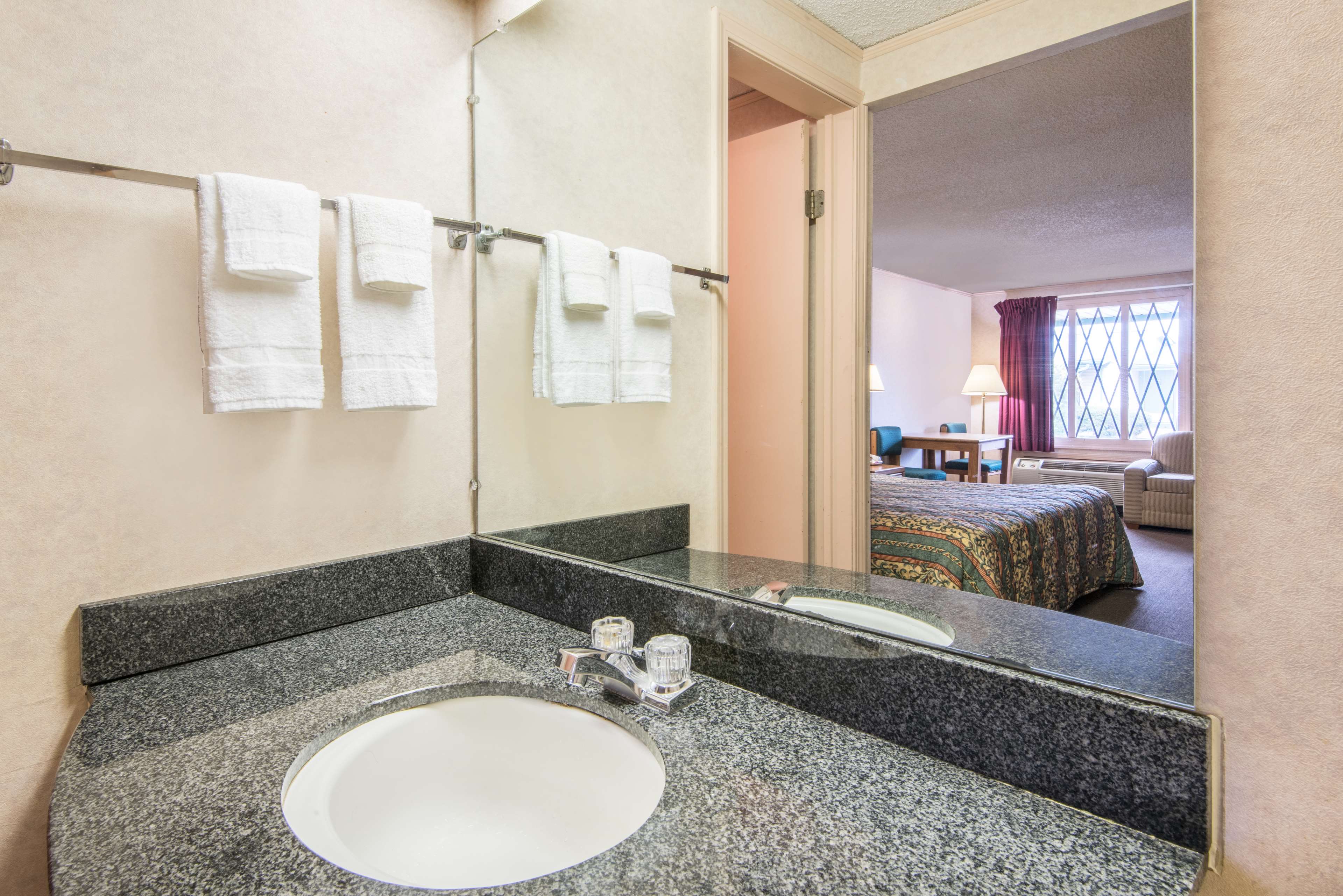 Knights Inn Canton