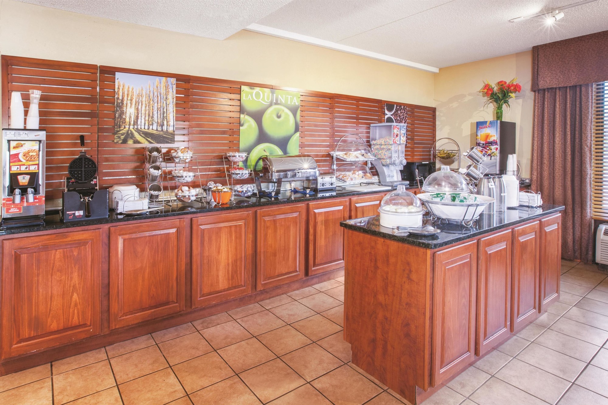 Country Inn & Suites by Radisson, Canton near Hall of Fame