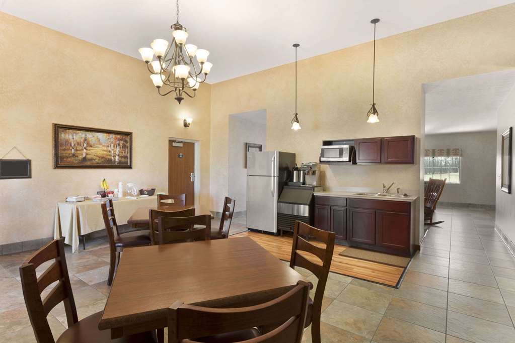 Days Inn by Wyndham Carrollton