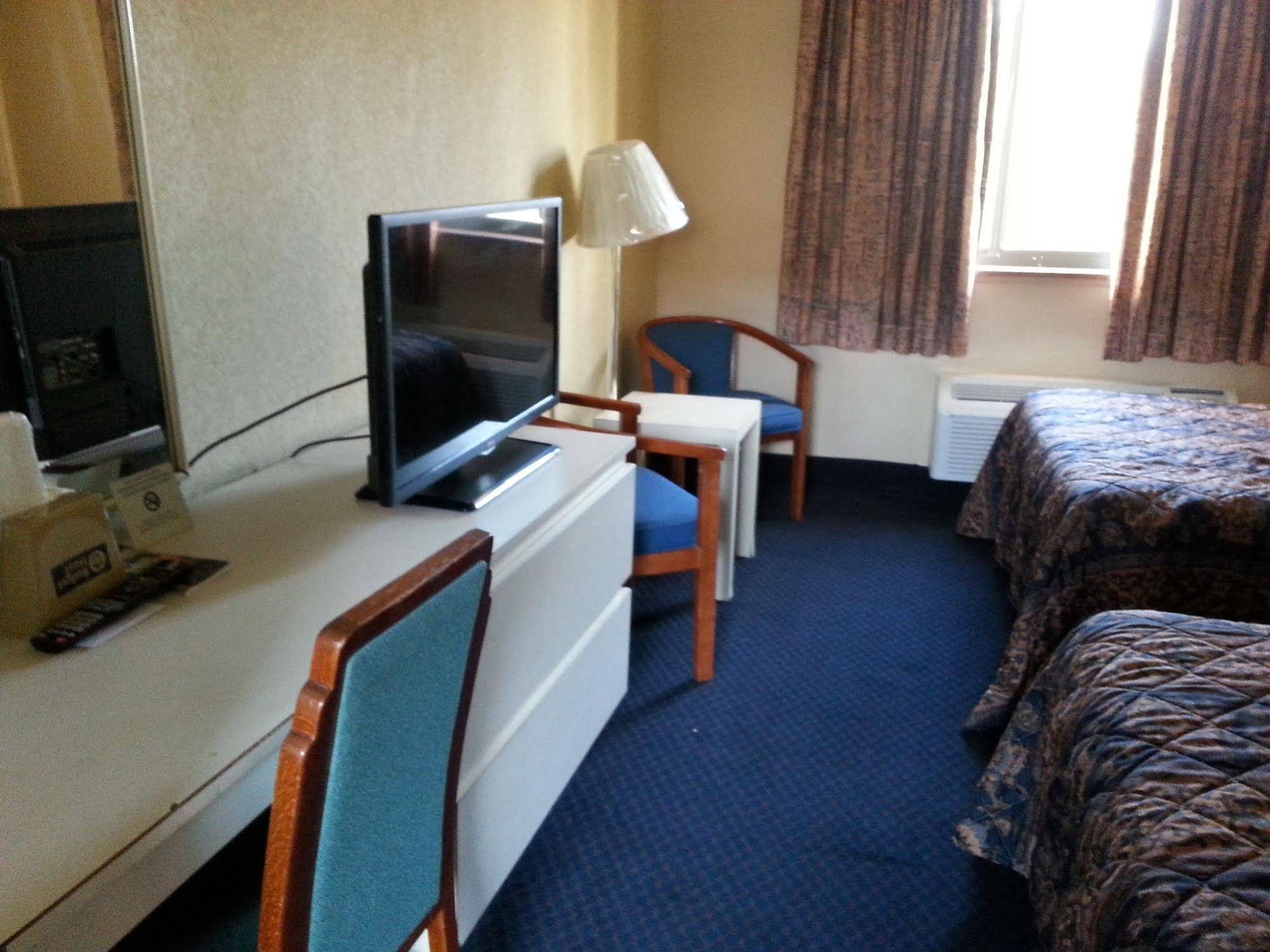 Budget Host Town Center Motel