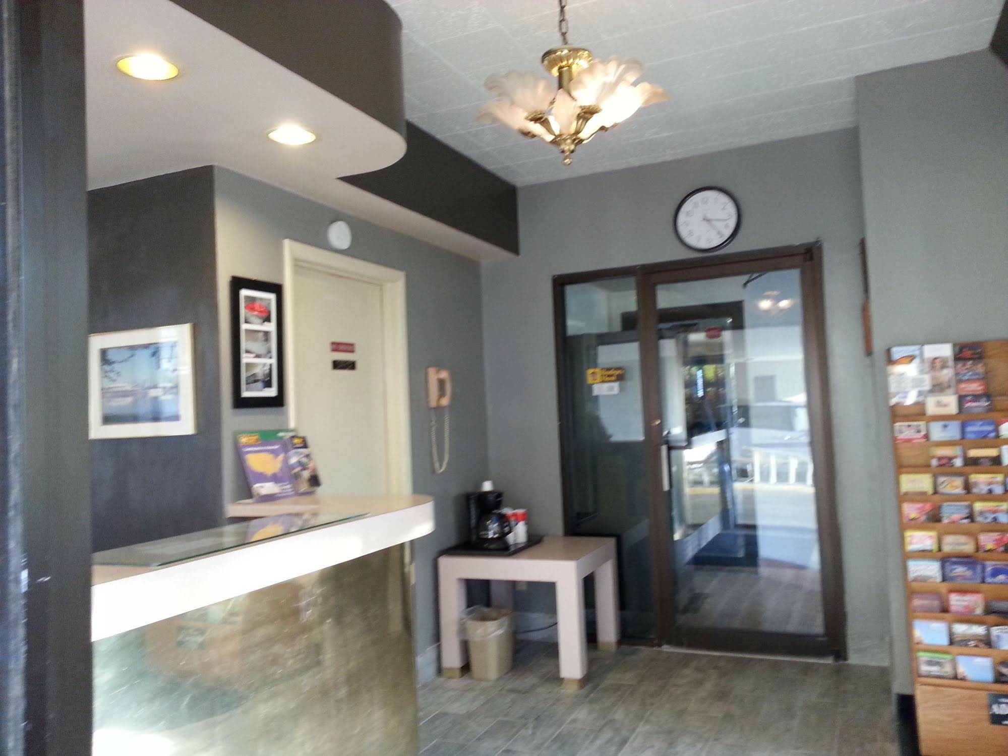 Budget Host Town Center Motel