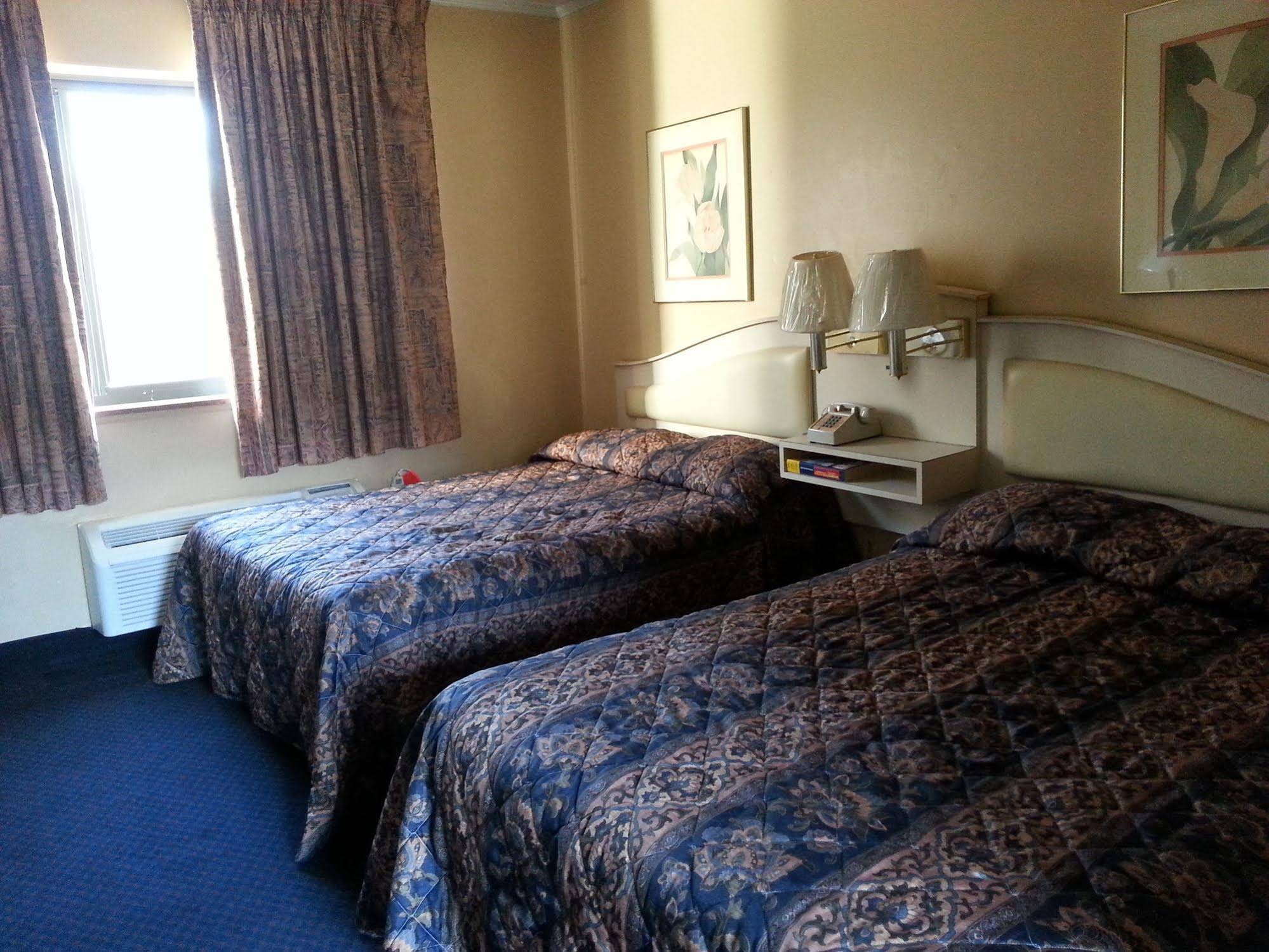 Budget Host Town Center Motel